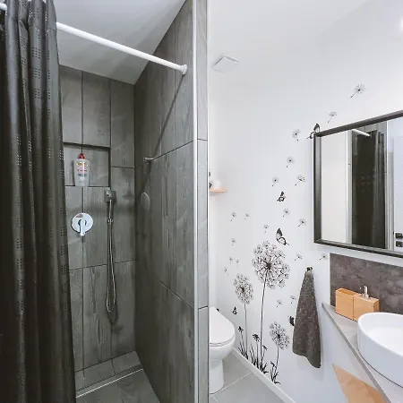 Guest house Sky - Gite Meuble Drome - Terrasse, Parking & Wifi - Ecolodgite Laveyron